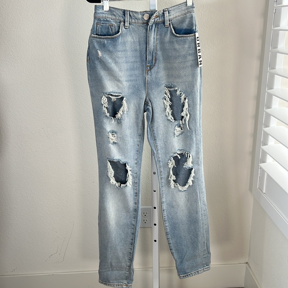 BDG Mom high-rise distressed jeans jeans. Size 25. Retails $69 NWT. - Picture 14 of 17